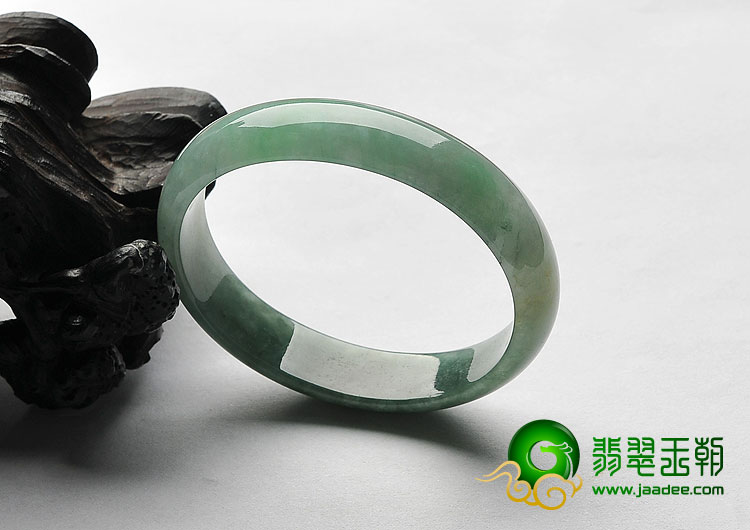 糯冰种晴水略带黄翡缅甸翡翠A货贵妃镯（54.1mm-47.1mm）