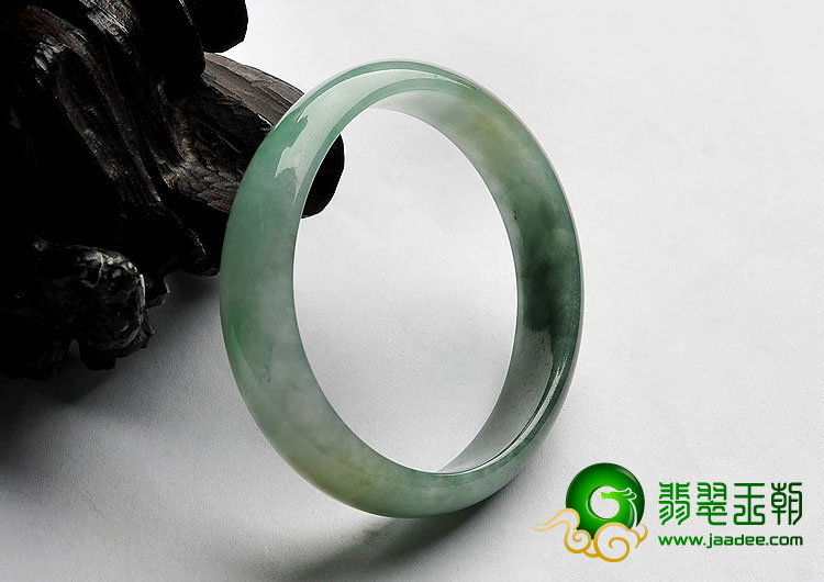 糯冰种晴水略带黄翡缅甸翡翠A货贵妃镯（54.1mm-47.1mm）
