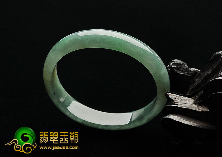 糯冰种晴水略带黄翡缅甸翡翠A货贵妃镯（54.1mm-47.1mm）