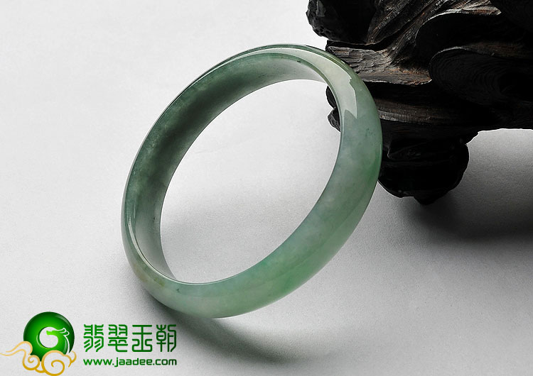 糯冰种晴水略带黄翡缅甸翡翠A货贵妃镯（54.1mm-47.1mm）