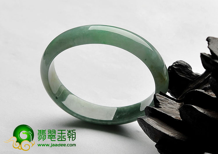糯冰种晴水略带黄翡缅甸翡翠A货贵妃镯（54.1mm-47.1mm）
