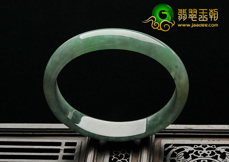 糯冰种晴水略带黄翡缅甸翡翠A货贵妃镯（54.1mm-47.1mm）