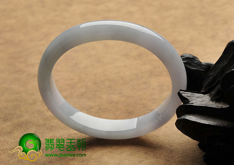 糯冰种淡紫罗兰缅甸翡翠A货贵妃镯（54.5mm-48.7mm）