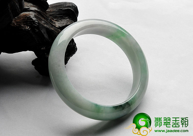 糯冰种飘翠缅甸翡翠A货手镯（56.9mm）