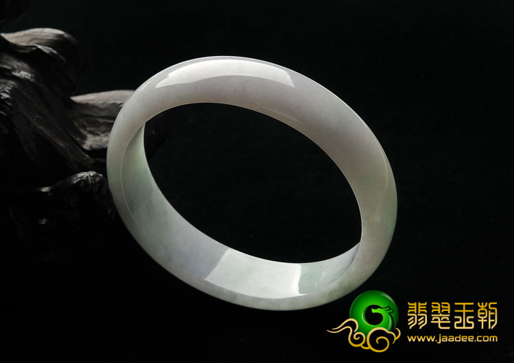 (超值推荐)糯冰种淡春带彩缅甸翡翠A货贵妃镯（57.5mm-52.4mm）