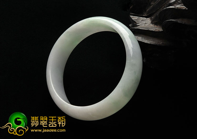 (超值推荐)糯冰种淡春带彩缅甸翡翠A货贵妃镯（57.5mm-52.4mm）