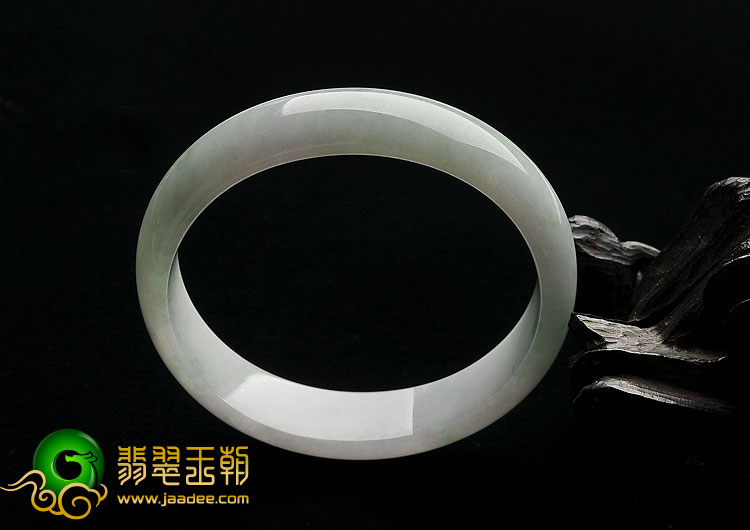 (超值推荐)糯冰种淡春带彩缅甸翡翠A货贵妃镯（57.5mm-52.4mm）
