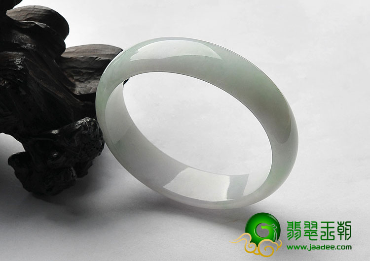 (超值推荐)糯冰种淡春带彩缅甸翡翠A货贵妃镯（57.5mm-52.4mm）