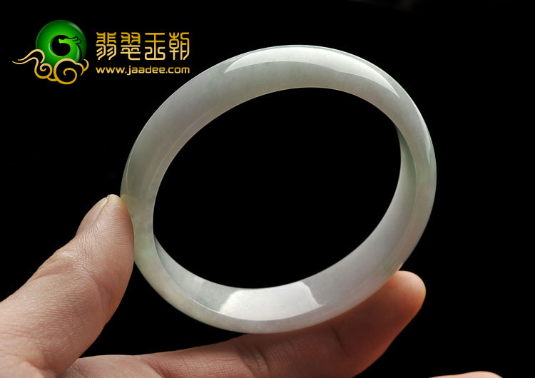 (超值推荐)糯冰种淡春带彩缅甸翡翠A货贵妃镯（57.5mm-52.4mm）