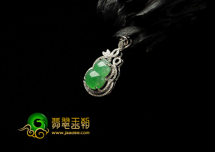 冰种飘翠缅甸翡翠A货镶白金葫芦胸坠（真钻）