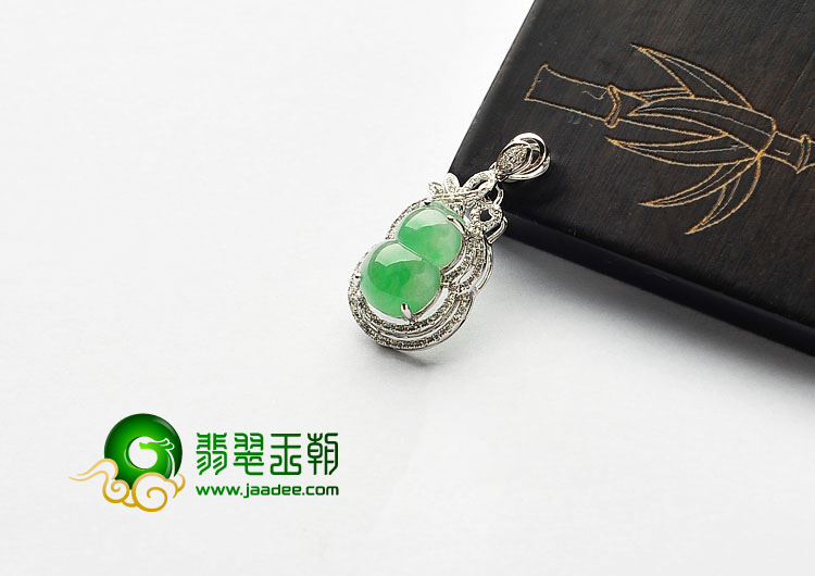 冰种飘翠缅甸翡翠A货镶白金葫芦胸坠（真钻）