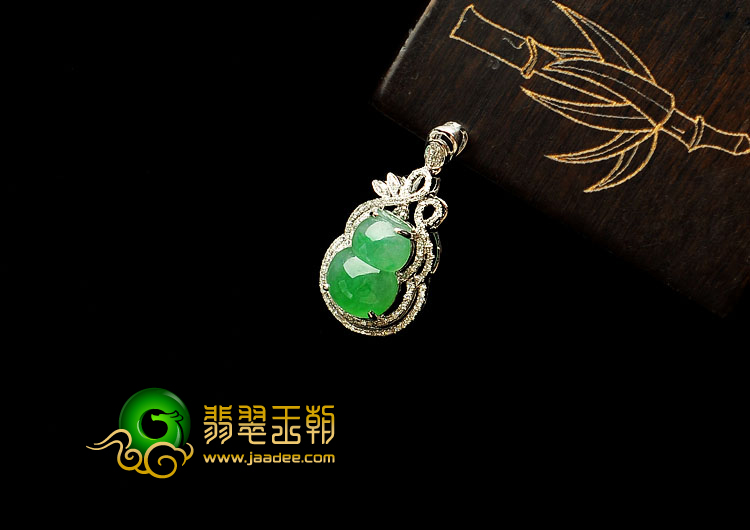 冰种飘翠缅甸翡翠A货镶白金葫芦胸坠（真钻）