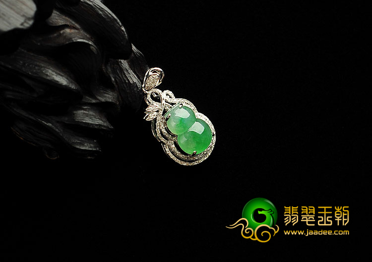 冰种飘翠缅甸翡翠A货镶白金葫芦胸坠（真钻）