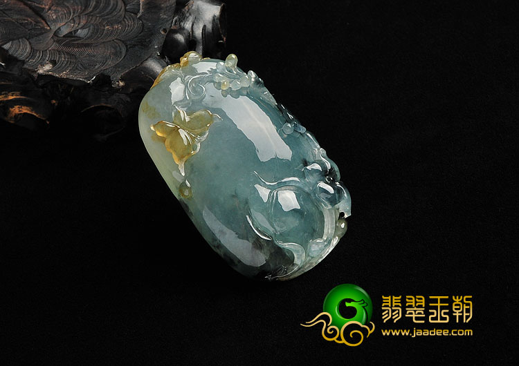 (超值推荐)冰种飘花略带黄翡缅甸翡翠A货蝶恋花挂件