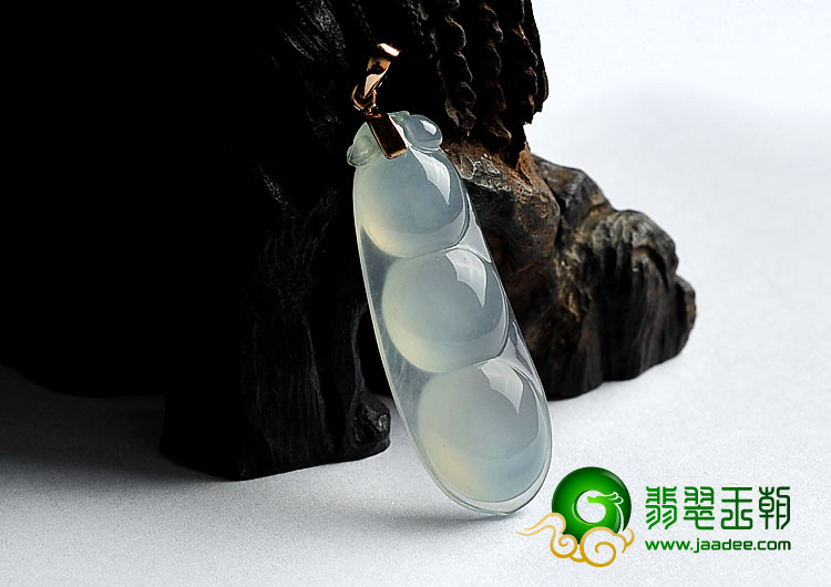 冰种晴水缅甸翡翠A货四季豆挂件（金扣）