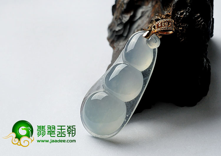 冰种晴水缅甸翡翠A货四季豆挂件（金扣）