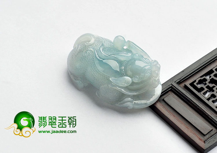 糯冰种晴水缅甸翡翠A货貔貅挂件