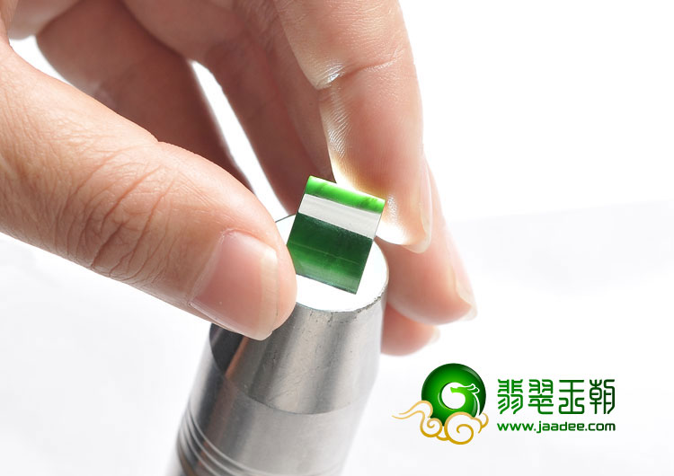 冰种墨翠缅甸翡翠A货马鞍戒面