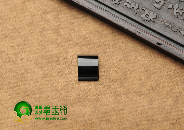 冰种墨翠缅甸翡翠A货马鞍戒面
