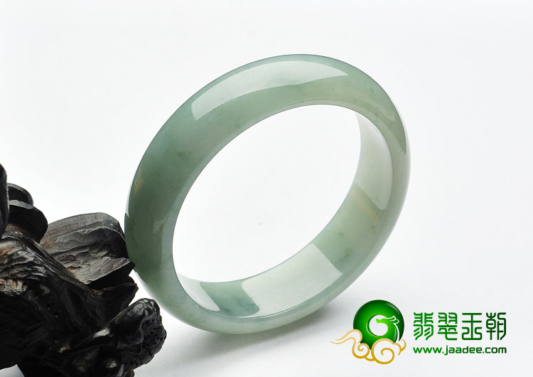 糯冰种略飘花缅甸翡翠A货手镯（60.5mm）
