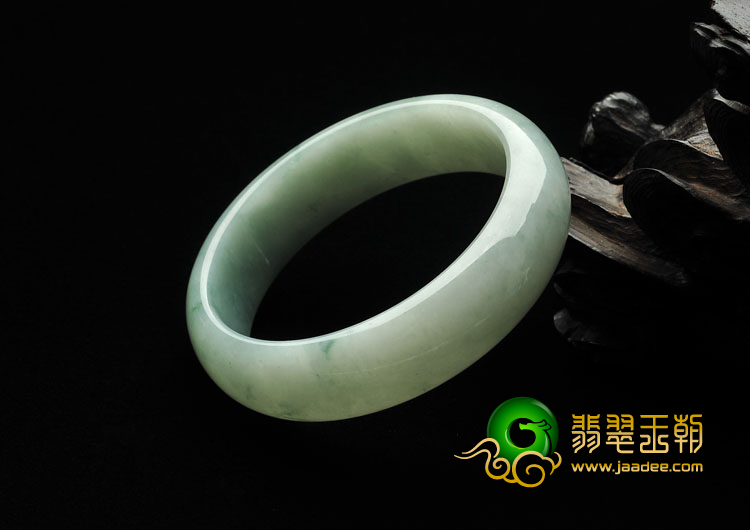 糯冰种略飘花缅甸翡翠A货手镯（60.5mm）