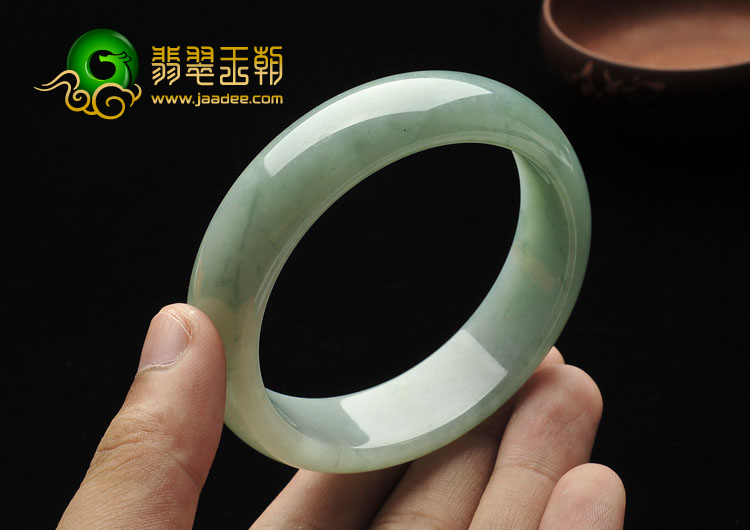 糯冰种略飘花缅甸翡翠A货手镯（60.5mm）
