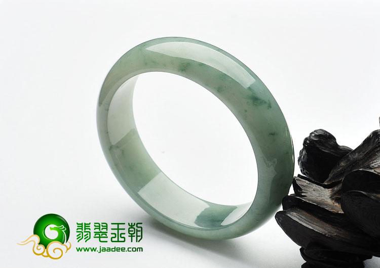 糯冰种略飘花缅甸翡翠A货手镯（60.4mm）