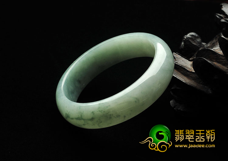 糯冰种略飘花缅甸翡翠A货手镯（60.4mm）