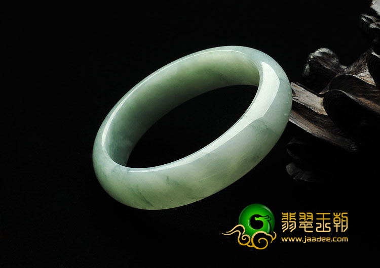 糯冰种略飘花缅甸翡翠A货手镯（60.3mm）