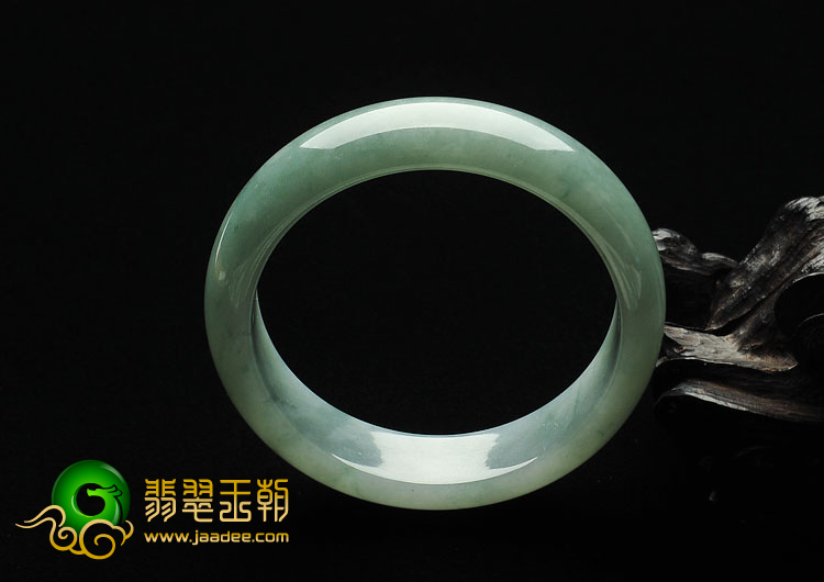 糯冰种略飘花缅甸翡翠A货手镯（60.3mm）