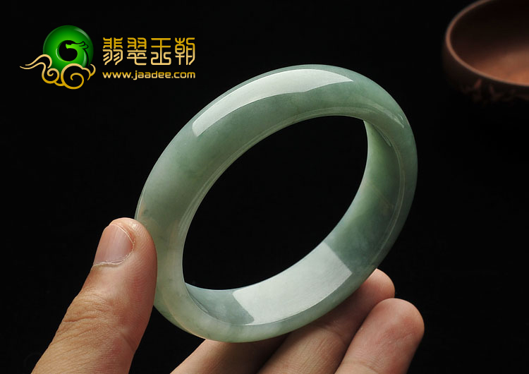 糯冰种略飘花缅甸翡翠A货手镯（60.3mm）