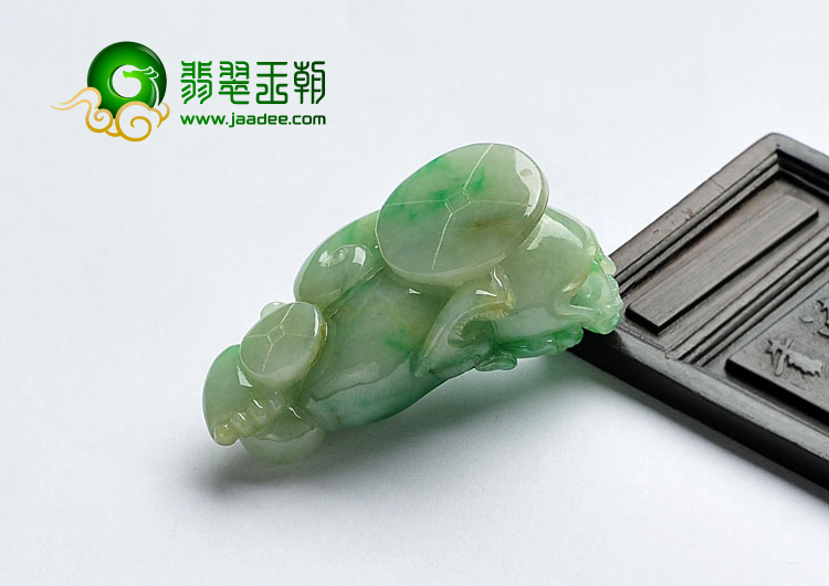 糯冰种淡三彩缅甸翡翠A货招财进宝挂件