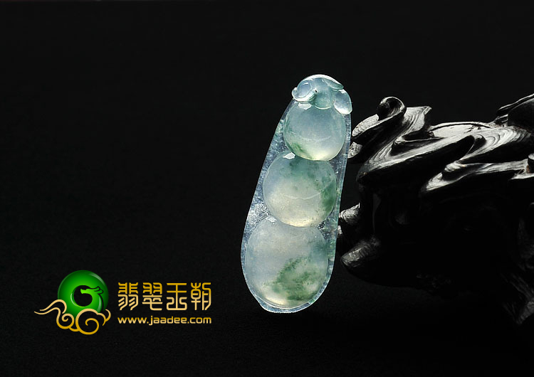 冰种飘花缅甸翡翠A货四季豆挂件