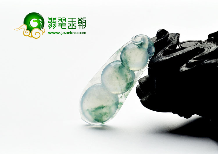 冰种飘花缅甸翡翠A货四季豆挂件