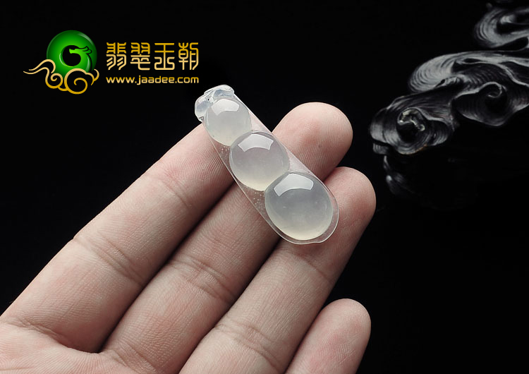 冰种晴水缅甸翡翠A货四季豆挂件