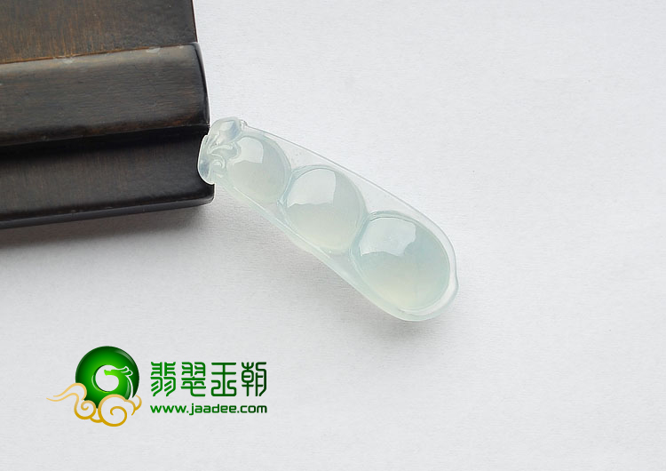 冰种晴水缅甸翡翠A货四季豆挂件