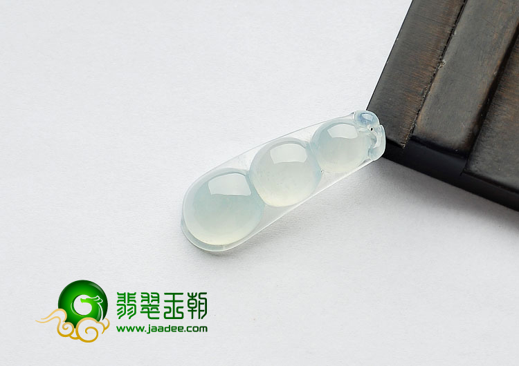 冰种晴水缅甸翡翠A货四季豆挂件
