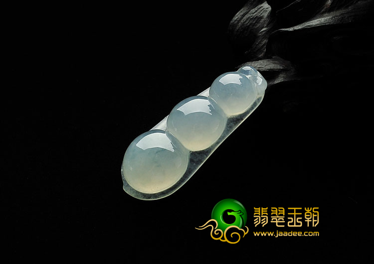 冰种飘花缅甸翡翠A货四季豆挂件