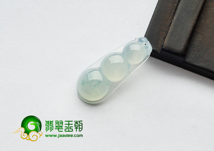 冰种飘花缅甸翡翠A货四季豆挂件