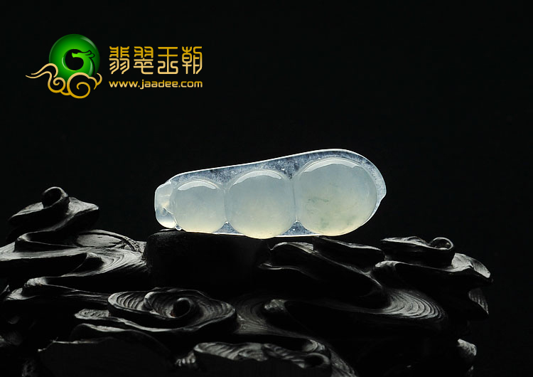冰种飘花缅甸翡翠A货四季豆挂件