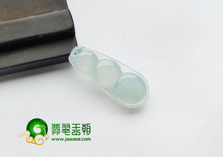 冰种飘花缅甸翡翠A货四季豆挂件