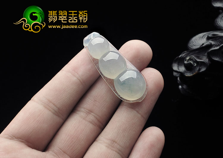 冰种飘花缅甸翡翠A货四季豆挂件