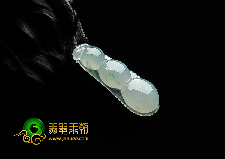 冰种飘花缅甸翡翠A货四季豆挂件