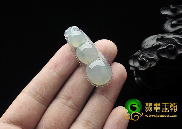 冰种飘花缅甸翡翠A货四季豆挂件