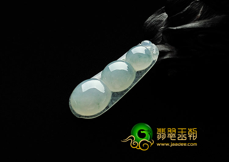 冰种飘花缅甸翡翠A货四季豆挂件