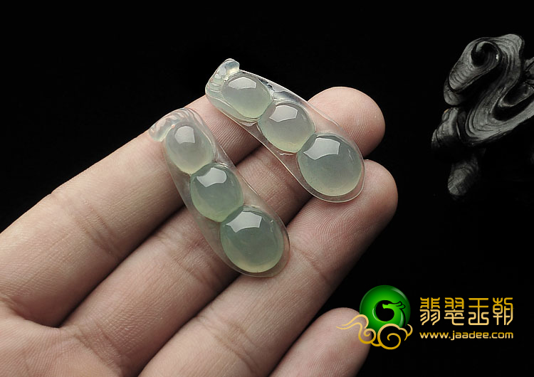 冰种晴水缅甸翡翠A货四季豆挂件(一对)