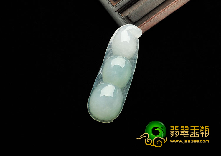 冰种晴水缅甸翡翠A货四季豆挂件