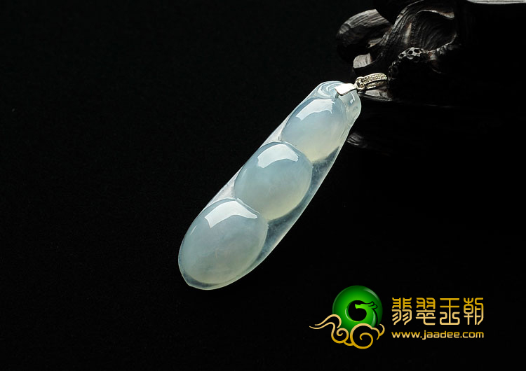 冰种晴水缅甸翡翠A货四季豆挂件