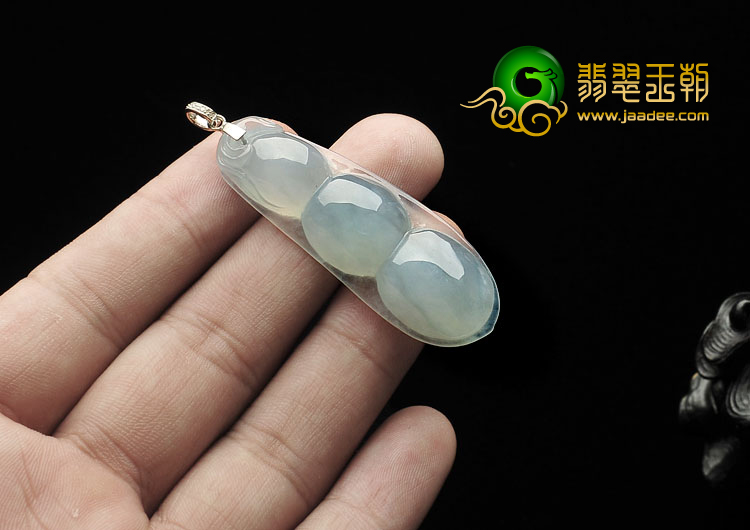 冰种晴水缅甸翡翠A货四季豆挂件