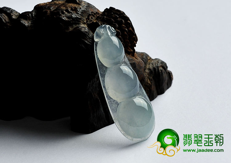 冰种晴水缅甸翡翠A货四季豆挂件